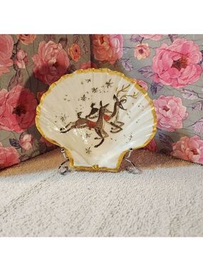 Decoupage Scalloped shells  